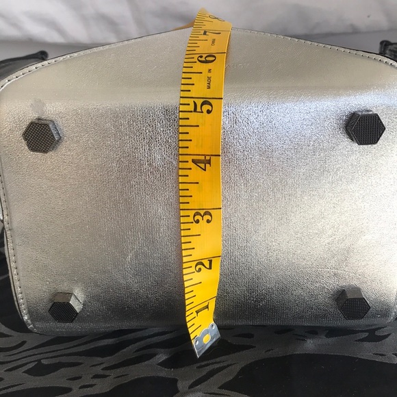 Leather bag - Picture 3 of 8